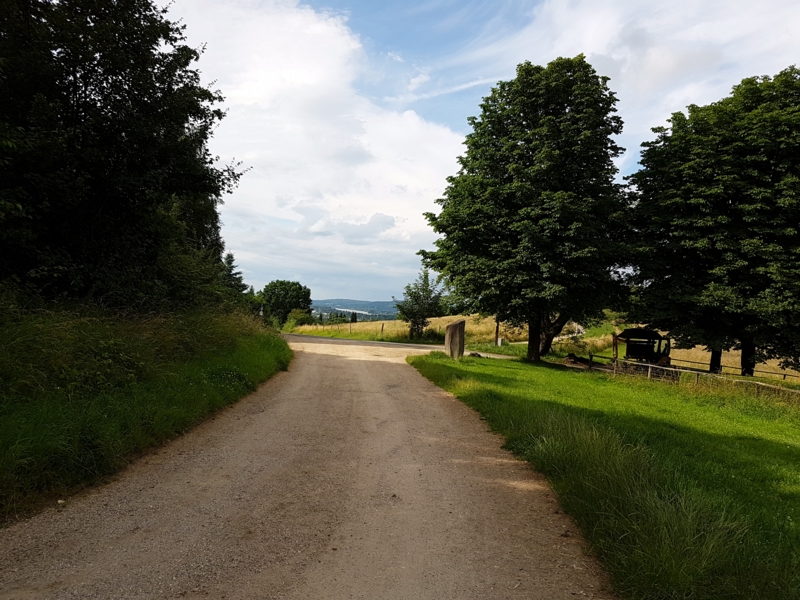 Nach wenigen Schritten sehen wir wieder die Kapelle – gönnen Sie sich einen Besuch.